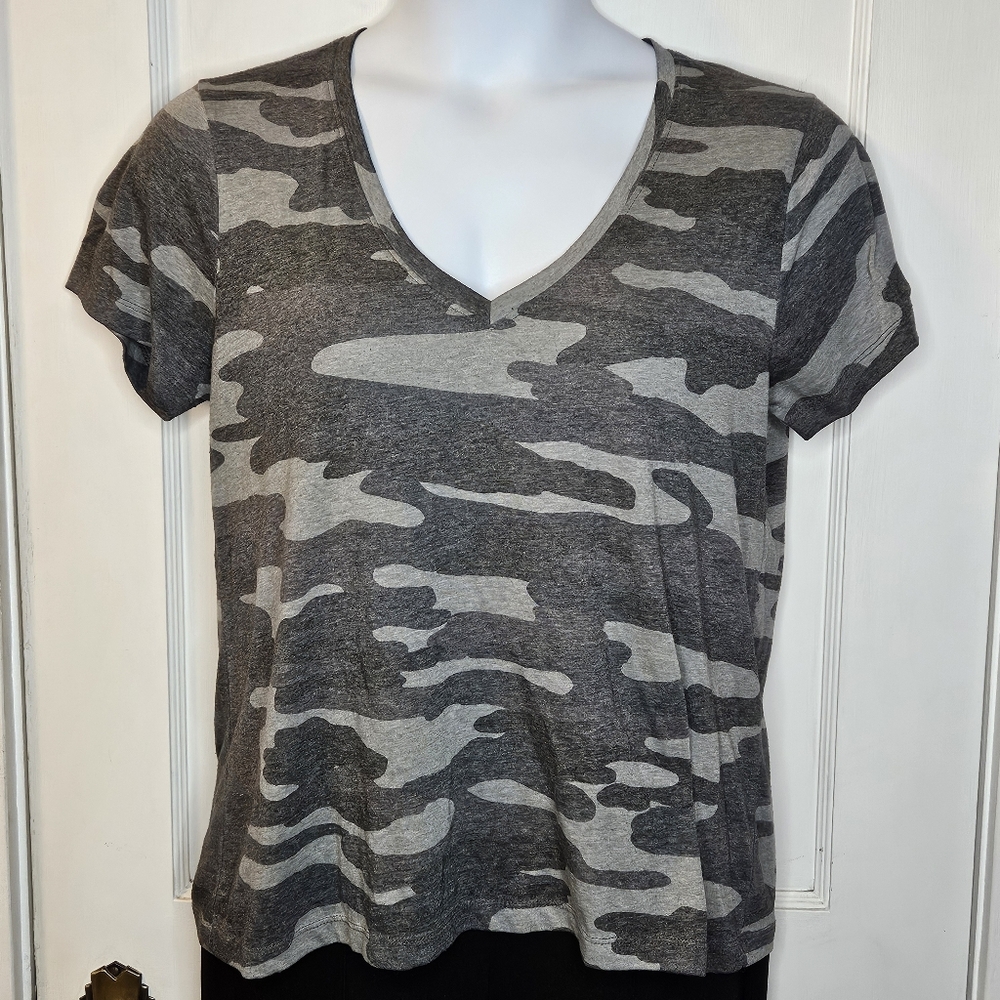 Lucky Brand Black/Grey Camo V-Neck Women's Top - Size Large